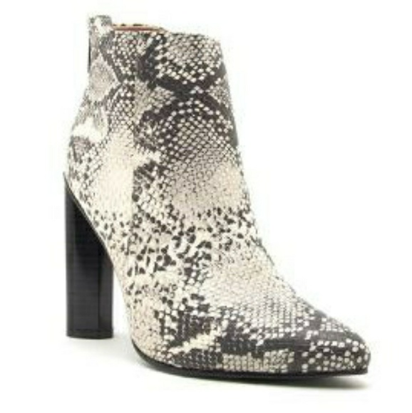 Qupid Parma Snakeskin Booties🎉🎊HP 10/13/19 - Picture 5 of 6